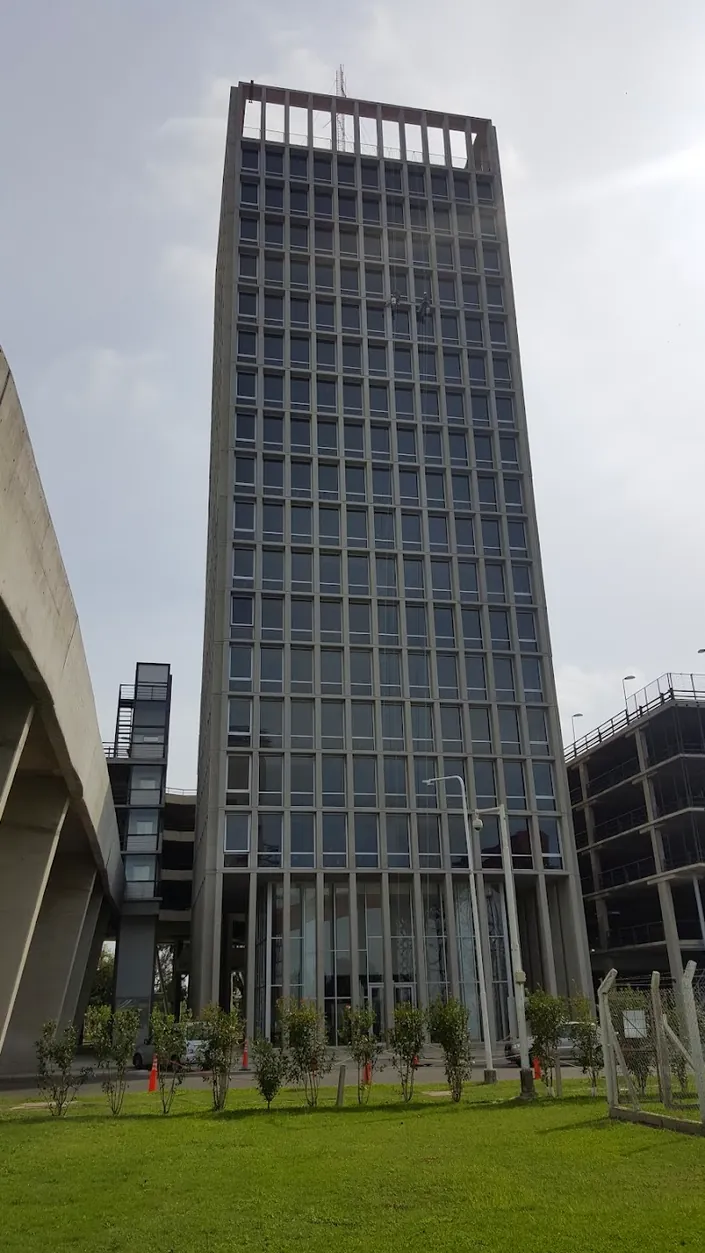 Consultorios Interdisciplinarios PUERTO NUEVO, Corporate Tower