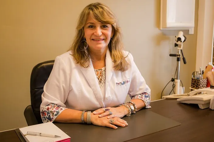 Dra. Claudia Rey – Centro de Salud Femenina